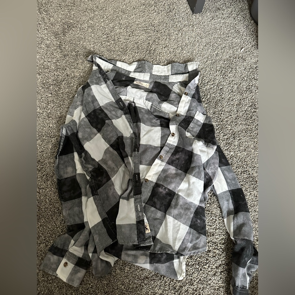 hollister super cute black and white flannel
